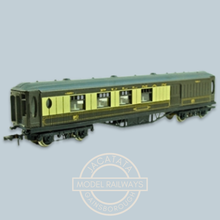 Load image into Gallery viewer, Graham Farish - 0656 - Pullman - Brake End - Composite Diner Coach - N Gauge
