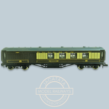 Load image into Gallery viewer, Graham Farish - 0656 - Pullman - Brake End - Composite Diner Coach - N Gauge