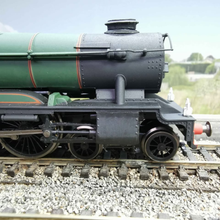 Load image into Gallery viewer, Hornby Railroad Locomotive & Tender - GWR County Class - County of Berks - No. 1002 - OO Gauge - DCC Ready