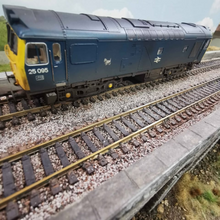 Load image into Gallery viewer, Bachmann Class 25/3 in BR Blue Livery (Digital Sound) - No. 25 095 - OO Gauge