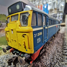 Load image into Gallery viewer, Hornby Locomotive - BR Blue/White Stripe - Class 31 - Cricklewood - No. 31309 - OO Gauge - DCC Fitted