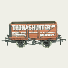Load image into Gallery viewer, Bachmann Branchline - 37-2009K - 7 Plank Fixed End Wagon - 'Thomas Hunter ltd' Promotional Bauxite Livery - Collectors Club Model 2009 - OO Gauge