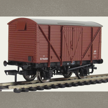 Load image into Gallery viewer, Bachmann Branchline - 38-160B - 12T Planked Ventilated Van - BR Bauxite (Early) Livery - B756303 - OO Gauge