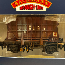 Load image into Gallery viewer, Bachmann Branch-Line 38-261A Presflo 20T Cement Wagon - Crown Cement - OO Gauge