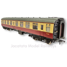 Load image into Gallery viewer, Bachmann - 39-027B - BR1 Mk1 - SK - 2nd Class - Corridor Coach - BR Crimson & Cream - E24813 - OO Gauge