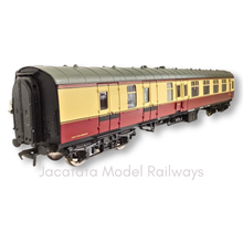Load image into Gallery viewer, Bachmann - 39-077A - Mk1 BSK - Brake - Standard Corridor Coach - BR Crimson & Cream - E34226 - OO Gauge
