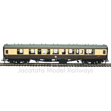 Load image into Gallery viewer, Bachmann - 39-129 - BR Mk1 - CK Composite Corridor Coach - W15770 - BR WR Chocolate & Cream Livery - OO Gauge