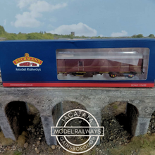 Load image into Gallery viewer, Bachmann - 39-200K - BR Mk1 - NQA - Super BG - Full Brake - EWS - Lined Maroon and Gold - 94538 - OO Gauge