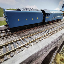 Load image into Gallery viewer, Hornby Railroad Class LNER A4 Locomotive - Mallard - No. 4468 - OO Gauge - TTS Sound
