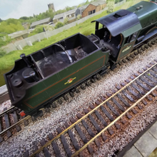 Load image into Gallery viewer, OO Gauge Bachmann Class Jubilee 4-6-0 Locomotive 'Baroda' - Numbered 45587 - Analogue