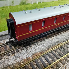Load image into Gallery viewer, Pair Of Mainline - 50' Parcels Vans - BG - LMS Maroon Livery - OO Gauge