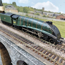 Load image into Gallery viewer, Hornby - R350-A4 - Class A4 - 4-6-2 - Mallard Locomotive - 60022 - BR Green - OO Gauge - Analogue