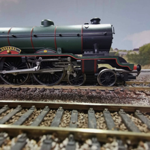 Load image into Gallery viewer, Hornby Class B17/4 Steam Locomotive - 4-6-0 - Arsenal - No. 61648 - Analogue - OO Gauge
