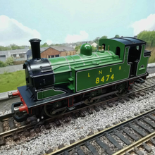 Load image into Gallery viewer, Hornby - Class J83 - Tank Locomotive - LNER Livery - No. 8474 - OO Gauge - Analogue