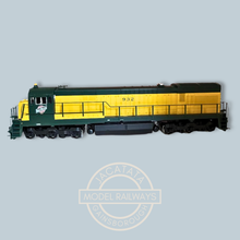 Load image into Gallery viewer, Atlas - Master - GE - U30C - Phase 2 - Diesel Locomotive - Chicago & North Western - Green and Yellow Livery - No. 932 - Sound Fitted - HO Gauge - 1:87 Scale