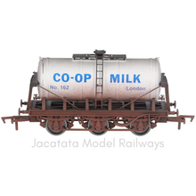Load image into Gallery viewer, Dapol - 4F-031-044 - 6 Wheel Milk Tanker - CO-OP Milk - 162 - Weathered - OO Gauge