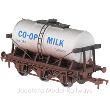 Load image into Gallery viewer, Dapol - 4F-031-044 - 6 Wheel Milk Tanker - CO-OP Milk - 162 - Weathered - OO Gauge