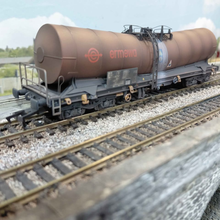 Load image into Gallery viewer, Dapol - 4F-027-019 I - CA - Silver Bullet - Bogie Tank Wagon - Ermewa Livery - 33 87 7898 024 7 - Weathered - OO Gauge
