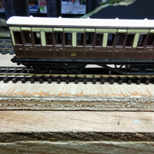 Load image into Gallery viewer, Graham Farish - Rake Of 3 - Non Corridor - Suburban Coaches - Chocolate & Cream Livery - N Gauge