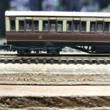 Load image into Gallery viewer, Graham Farish - Rake Of 3 - Non Corridor - Suburban Coaches - Chocolate & Cream Livery - N Gauge