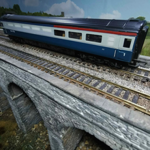Load image into Gallery viewer, Hornby - Intercity 125 - HST 9 Car Set - Blue/Grey Livery - Analogue - OO Gauge