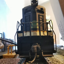 Load image into Gallery viewer, EMD SD-9 Burlington Northern Locomotive #6381 Southern - HO Scale - ATHEARN