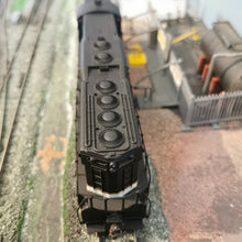 Load image into Gallery viewer, EMD SD-9 Burlington Northern Locomotive #6381 Southern - HO Scale - ATHEARN