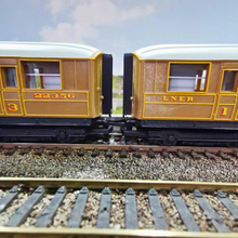 Load image into Gallery viewer, Set of 3 - Hornby - LNER - Teak Corridor Coaches - OO Gauge