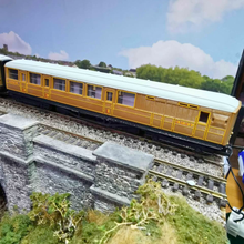 Load image into Gallery viewer, Set of 3 - Hornby - LNER - Teak Corridor Coaches - OO Gauge