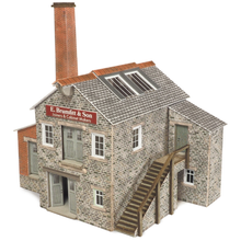 Load image into Gallery viewer, Metcalfe PN186 - Ramshackle Workshop - Card Construction Kit - N Scale