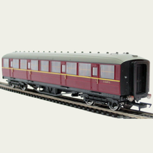Load image into Gallery viewer, Hornby - R4262A - BR - 61ft 6in Corridor 3rd Class Coach - BR Maroon - E12699E - OO Gauge