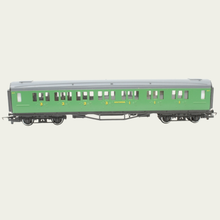 Load image into Gallery viewer, Hornby - R486 - SR Composite Coach - 5117 - Malachite SR Green Livery - OO Gauge