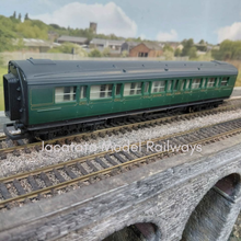 Load image into Gallery viewer, Hornby - Rake of 4 Composite Coaches - Southern Region - OO Gauge
