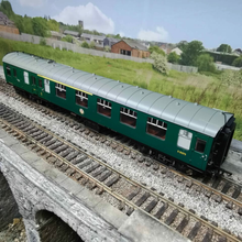 Load image into Gallery viewer, Bachmann - BR Mk1 Brake/Corridor Composite BCK - Southern Region Green - S 21272 - OO Gauge