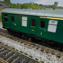 Load image into Gallery viewer, Bachmann - BR Mk1 Brake/Corridor Composite BCK - Southern Region Green - S 21272 - OO Gauge