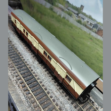 Load image into Gallery viewer, Hornby - R 4451 - Pullman SR Luggage Van - Numbered S 2464 S - OO Gauge