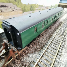 Load image into Gallery viewer, Hornby - BR MK1 - Parcels Coach - Southern Region Green - No. S81289 - OO Gauge
