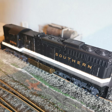 Load image into Gallery viewer, SOUTHERN RAILWAY SD24 LOCOMOTIVE #2504 - 1/87 HO Scale - CON-COR