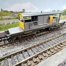 Load image into Gallery viewer, Bachmann - 25T Queen Mary - Stone Barrier - Brake Van - Weathered - OO Gauge
