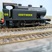 Load image into Gallery viewer, Hornby 00 Gauge R2264 Southern 0-4-0T Industrial Steam Locomotive &quot;9&quot;
