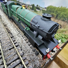 Load image into Gallery viewer, Hornby Railroad  Locomotive &amp; Tender - GWR County Class - County of Berks - No. 1002 - OO Gauge - DCC Ready
