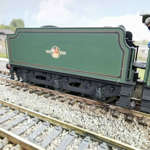 Load image into Gallery viewer, Hornby Railroad  Locomotive &amp; Tender - GWR County Class - County of Berks - No. 1002 - OO Gauge - DCC Ready
