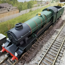 Load image into Gallery viewer, Hornby Railroad  Locomotive &amp; Tender - GWR County Class - County of Berks - No. 1002 - OO Gauge - DCC Ready
