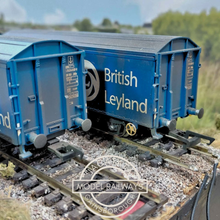 Load image into Gallery viewer, Hornby Espana - Electrotren - 1643K - Box Wagon - Hfis Type - British Leyland - Weathered - HO Gauge (1:87 Scale)
