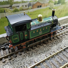 Load image into Gallery viewer, Hatton&#39;s - SECR P Class 0-6-0T Locomotive - No. 178 - In SE&amp;CR Full Lined Green (With Brass) - DCC Ready - 00 Gauge
