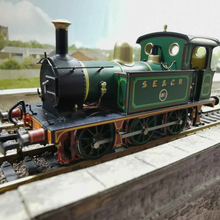 Load image into Gallery viewer, Hatton&#39;s - SECR P Class 0-6-0T Locomotive - No. 178 - In SE&amp;CR Full Lined Green (With Brass) - DCC Ready - 00 Gauge
