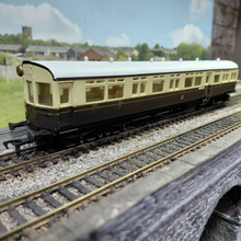 Load image into Gallery viewer, Airfix - GWR Livery - Auto Coach - NUMBER 187 - OO Scale

