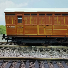Load image into Gallery viewer, R4518A LNER Gresley Suburban 3rd Class Brake Coach - No. 22313 - Hornby - OO Gauge

