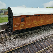 Load image into Gallery viewer, R4518A LNER Gresley Suburban 3rd Class Brake Coach - No. 22313 - Hornby - OO Gauge
