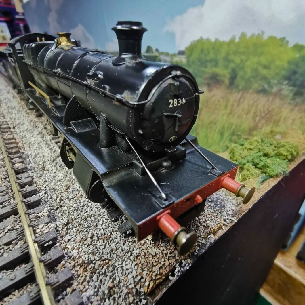 Hornby 2-8-0 Locomotive - BR Black - Late Crest - No. 2836 - 00 Gauge - Analogue